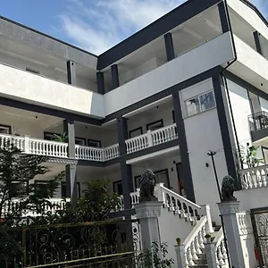  Hotel Aaron Albanië